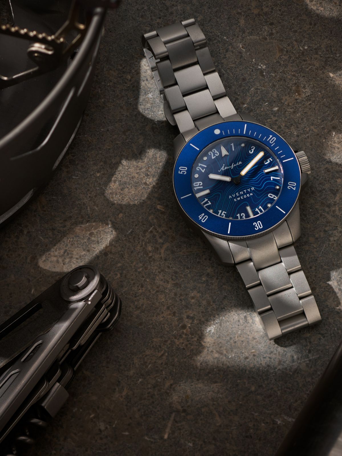 akerfalk-aventyr-dull-silver-mob 24-hour watch